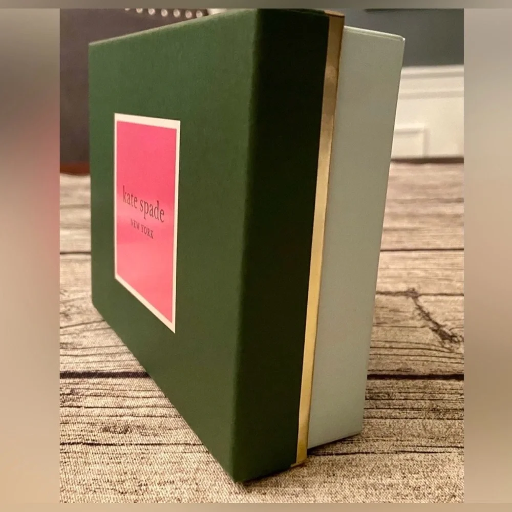 LAST ONE🔥 Limited edition authentic kate spade gift box in iconic green and gold